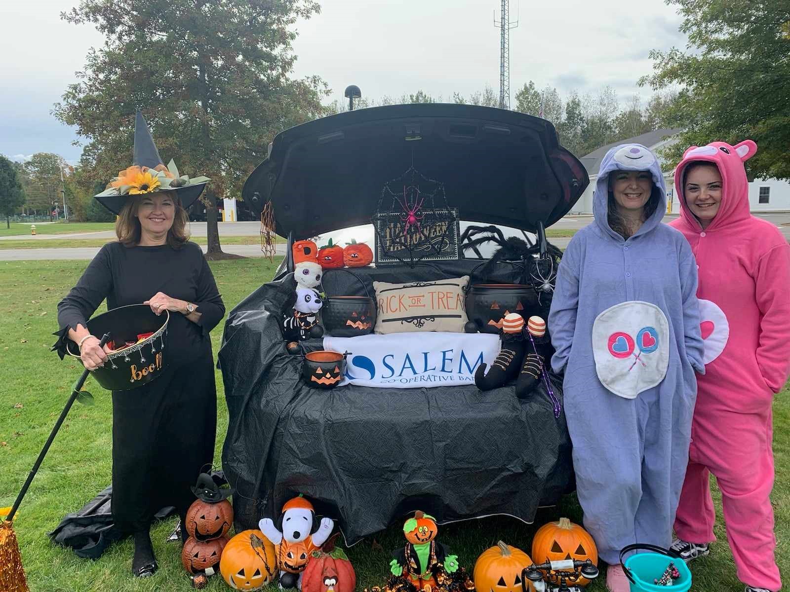 Community Crossroads Trunk or Treat Salem Cooperative Bank